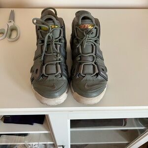 Nike Air Tempo size 8